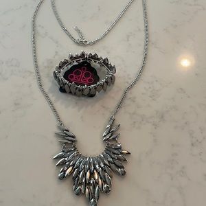 Necklace and bracelet set